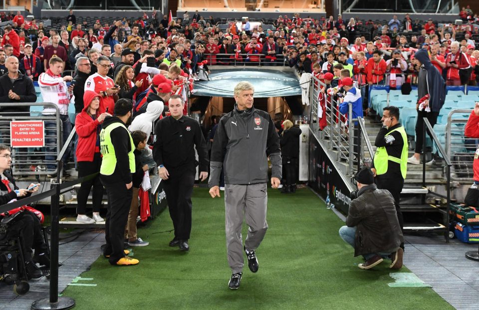  Arsene Wenger makes his way out onto the pitch for the training session