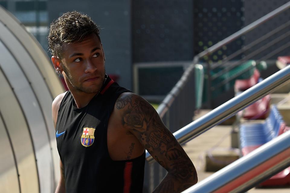  Neymar is keen to join PSG this summer