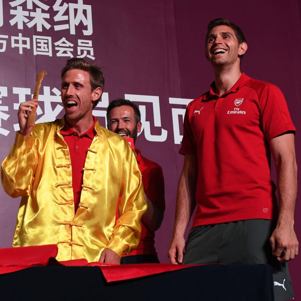 Nacho Monreal and Emiliano Martrinez joined in the fun, too