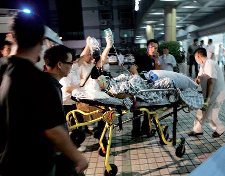  One of the injured passengers is rushed to the Shenzhen Medical Emergency Centre after the accident