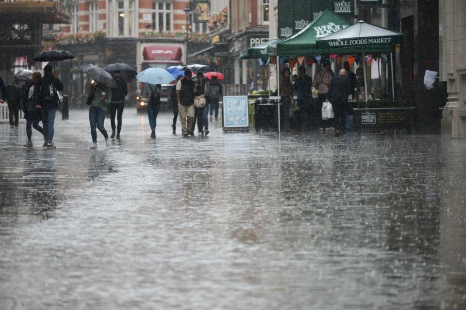  Heavy rain showers in central London