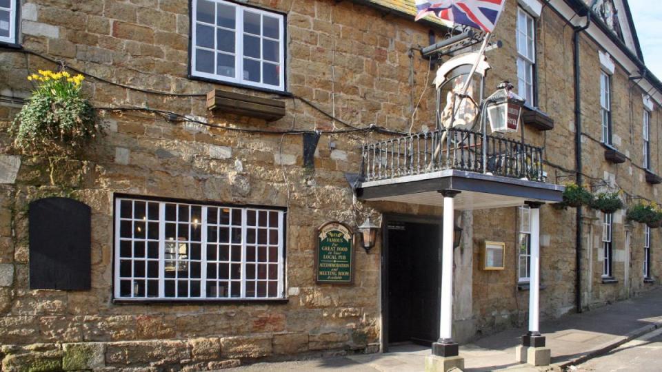  The Ilchester Arms serves local cider and seafood from the Jurassic coast