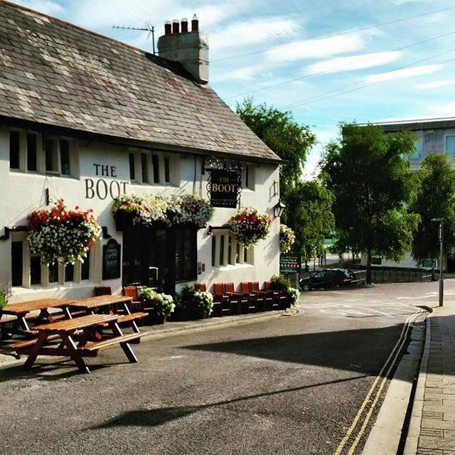  The Boot Inn holds the title of the oldest pub in Weymouth, and is very popular among locals for its weekly live music nights