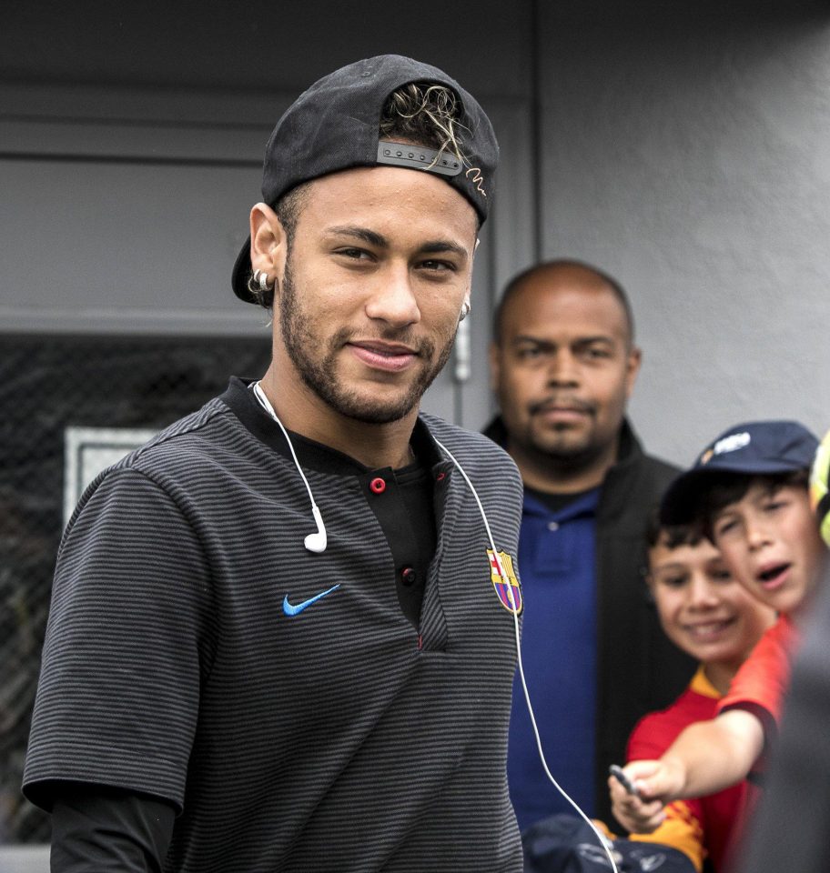  Neymar reportedly hopes to play club football with Philippe Coutinho