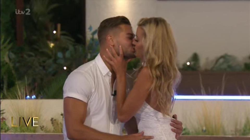  Chris and Olivia couldn't keep their hands off one another during the final