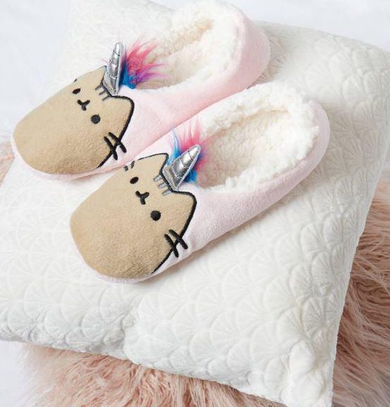  The latest Primark wonder is this pair of Pusheen-themed slippers that show the popular cat as a unicorn