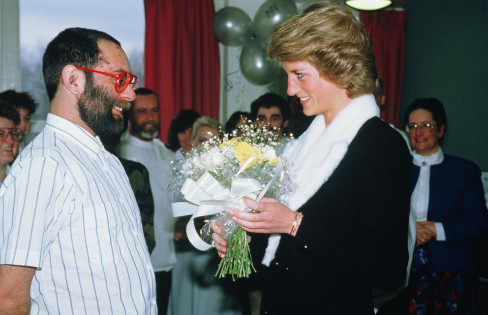  Princess Diana visiting a HIV patient at Bethnal Green Hospital, East London in 1989