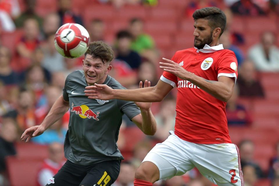  Oliver Burke gives Benfica's Lisandro a tough time in the Emirates Cup