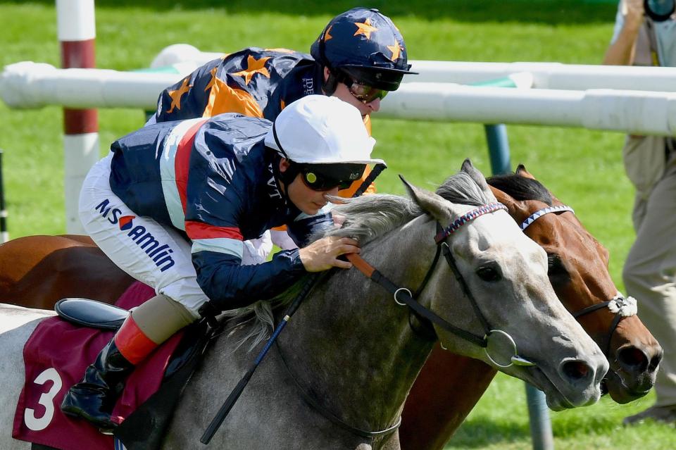  Magical Memory bounced back to form at Haydock