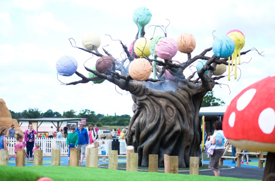  The magical ice cream tree shoots out "snow"