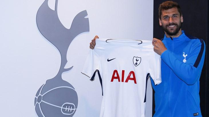 Fernando Llorente completed his move to Tottenham