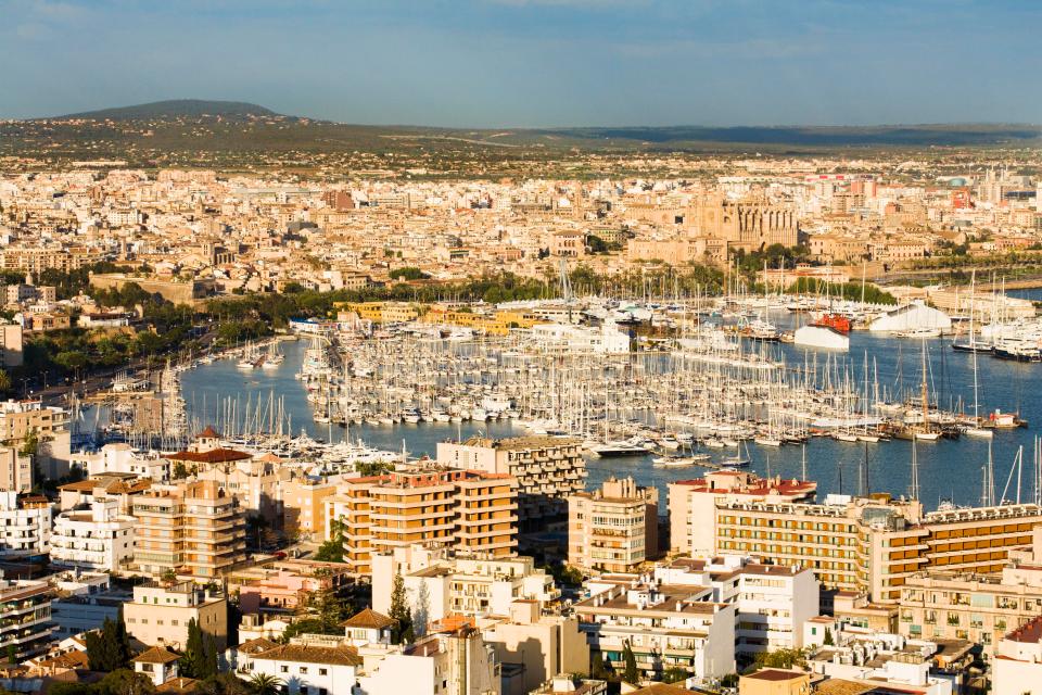  Islands including Ibiza, Menorca, Majorca and Formentera will penalise anyone illegally renting apartments to tourists with fines of up to 40,000 euros