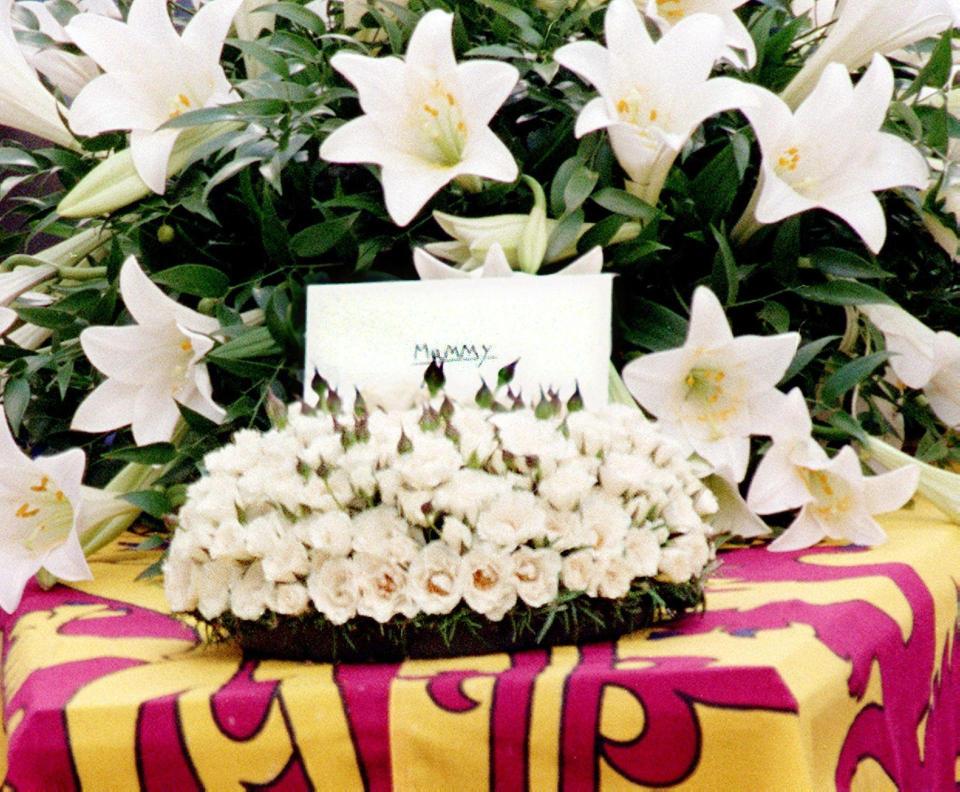  The message 'Mummy' for Princess Diana stands on her coffin