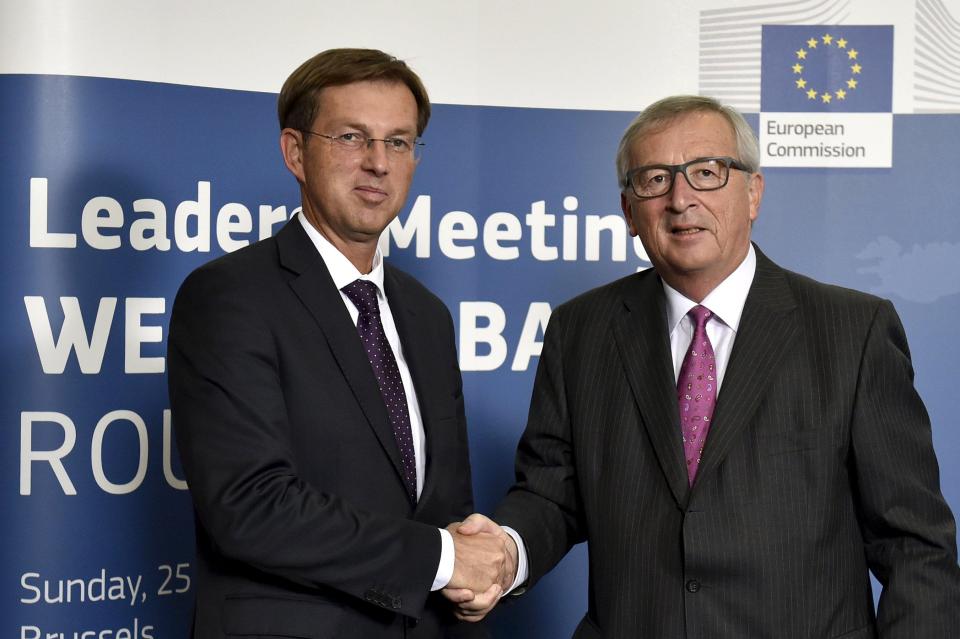  European Commission President Jean-Claude Juncker, right, and Slovenia's Prime Minister Miro Cerar