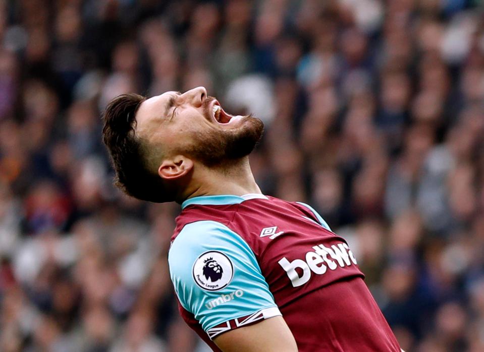  West Ham signed Robert Snodgrass from Hull in January