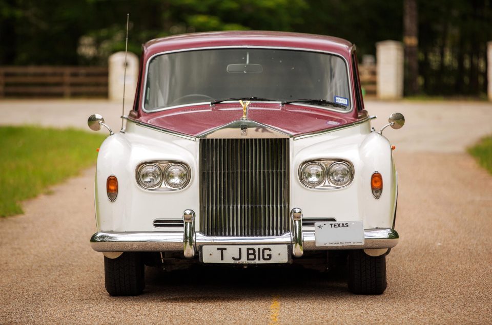 The car is still fitted with the same custom number plate