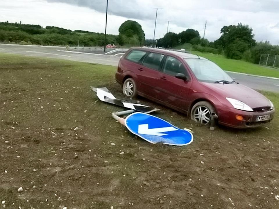  Drivers claims a lack of lights and signs has caused chaos