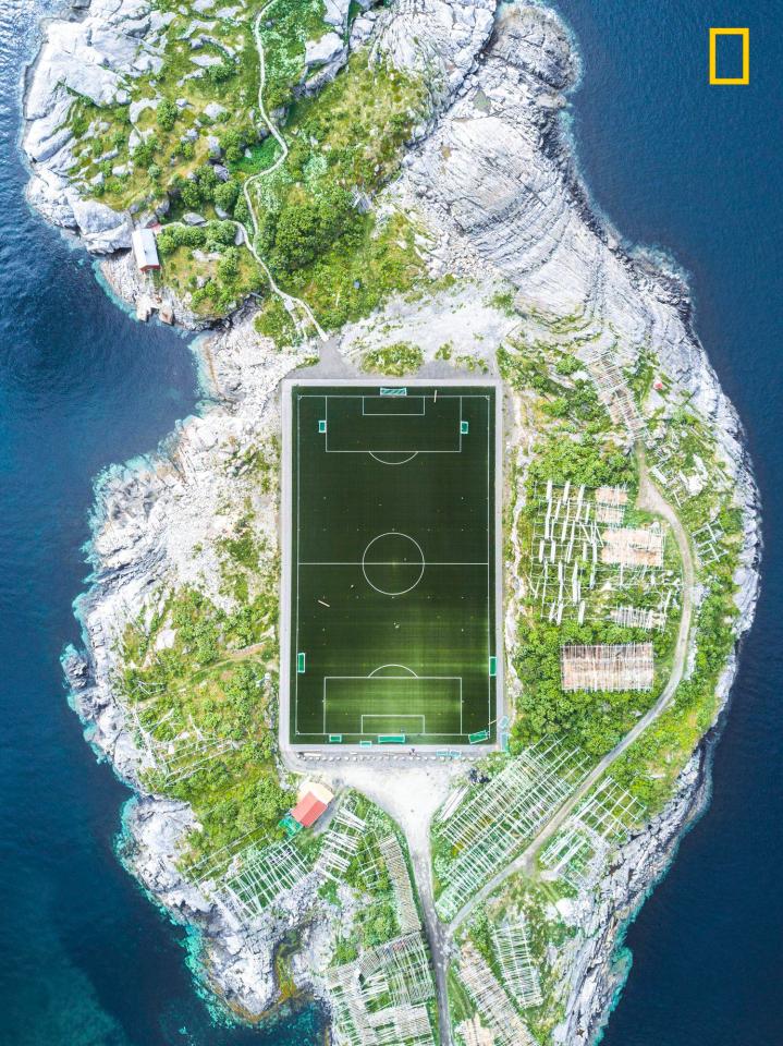  In Norway’s Lofoten Islands, the Henningsvær football field is considered one of the most amazing in Europe