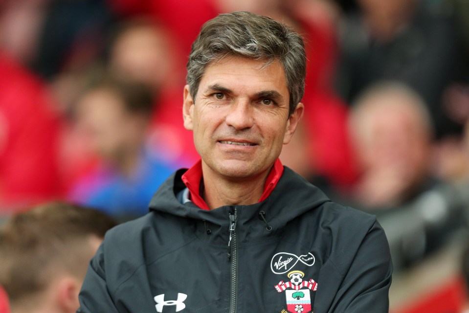 The defender has spoke with Mauricio Pellegrino