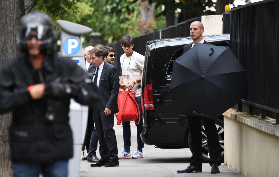 Neymar left his house in Barcelona in a taxi