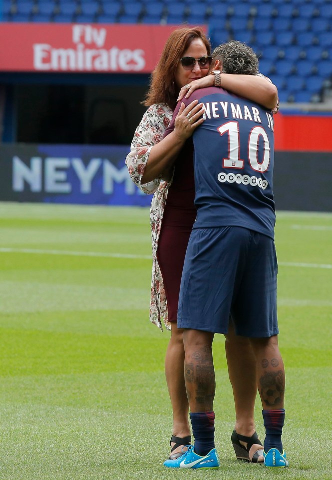 Neymar shares a hug with his mother Nadine Santos