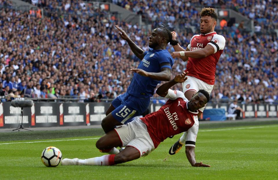 Victor Moses in action against Arsenals Danny Welbeck