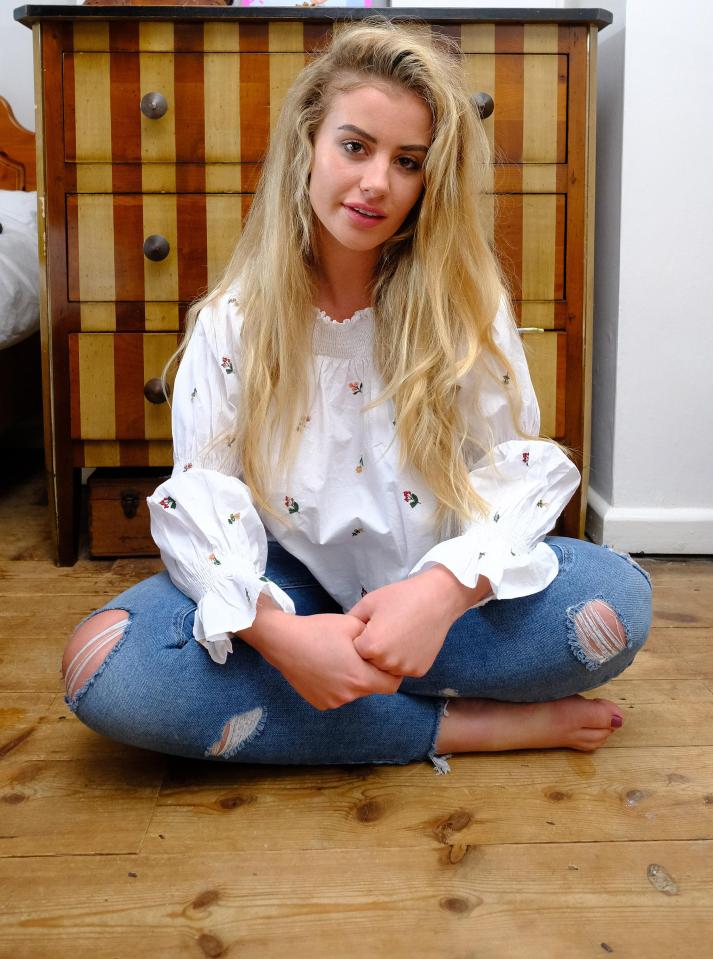  Chloe Ayling said her kidnapper slept alongside her as he kept her captive