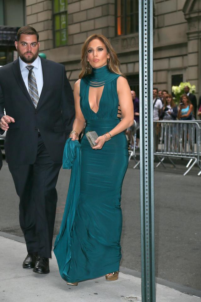  Jennifer Lopez looked incredible in a teal dress