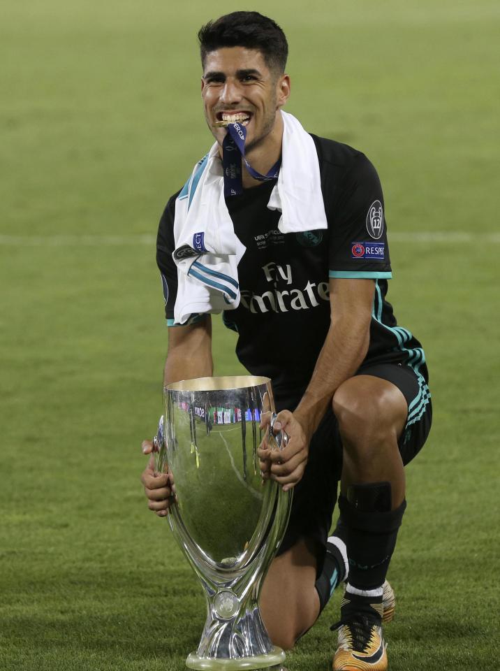  Marco Asensio poses with the UEFA Super Cup trophy after Madrid beat Manchester United 2-1 on Tuesday evening