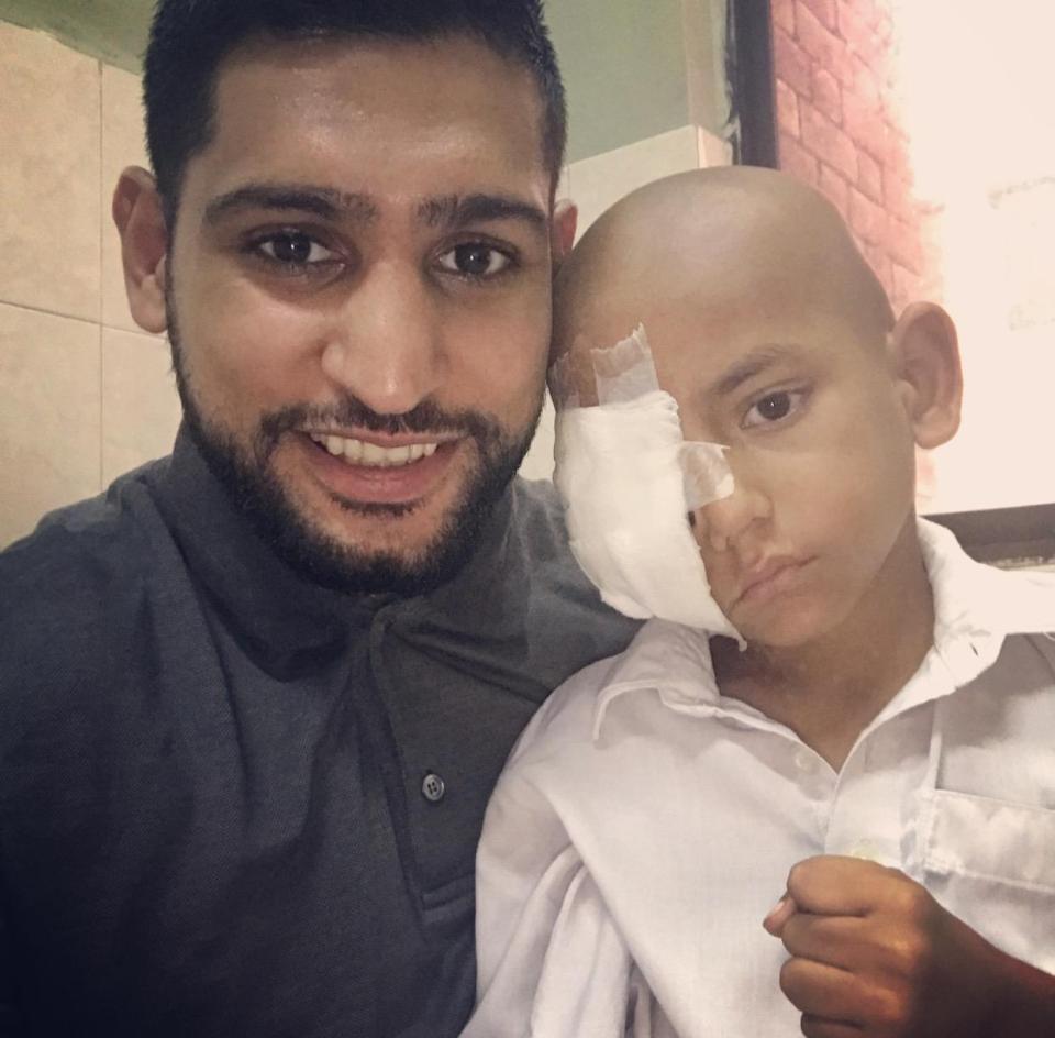 Amir Khan visited Pakistan to check up on the healthj of Ali Hassan