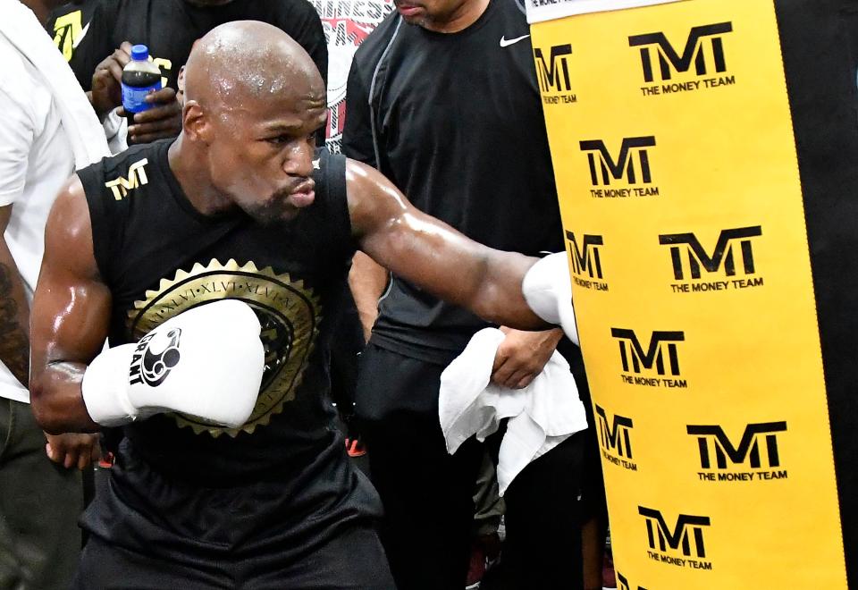  Floyd Mayweather does some traditional heavy bag work ahead of his bout with McGregor