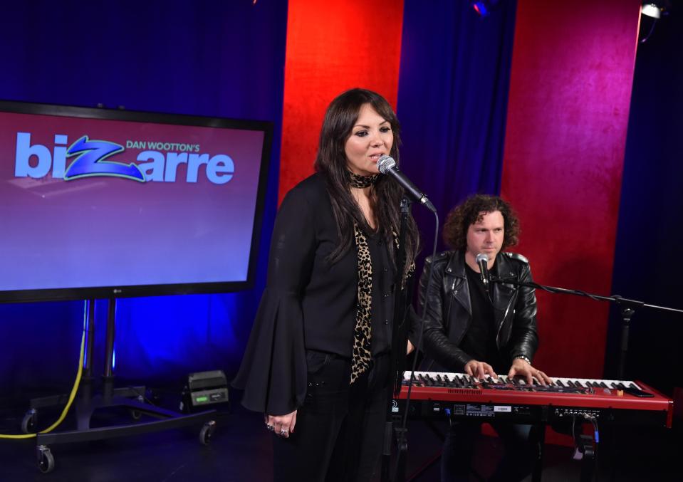  Martine performing a live track for Bizarre