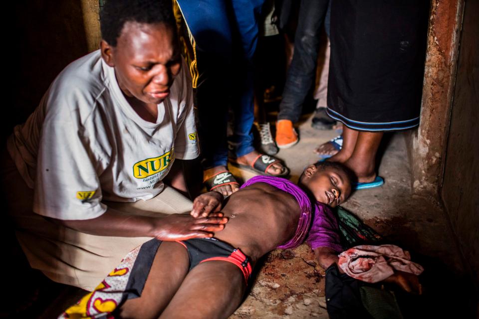  Relatives surround the body of Steve George at his house in Nairobi