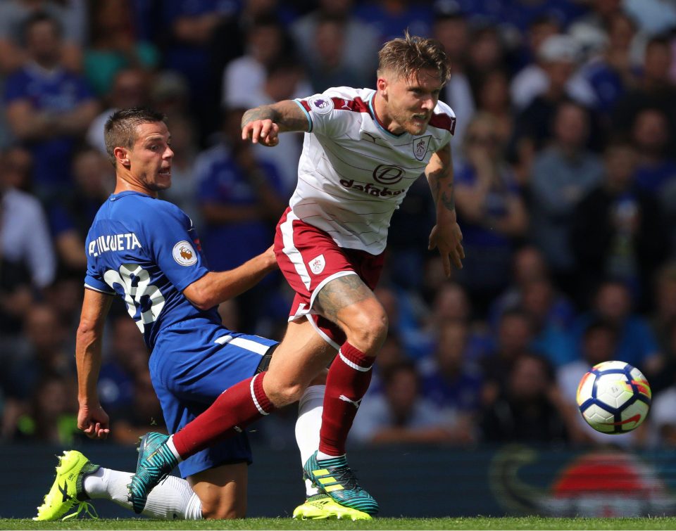  Cesar Azpilicueta is poised to return to central defence after covering for suspended wideman Victor Moses on Saturday