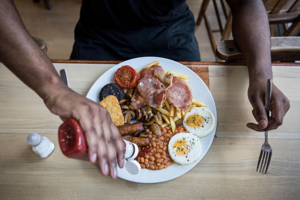  Greasy spoons still keep the tradition of free sauce alive