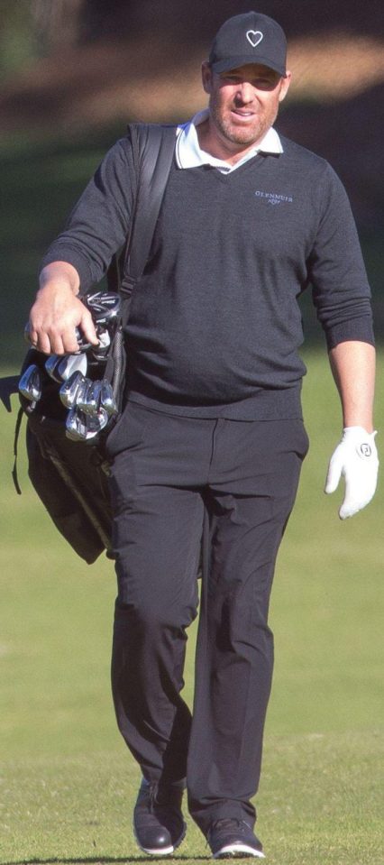  And at least the former spin king carried his own clubs and didn't rely on a trolley