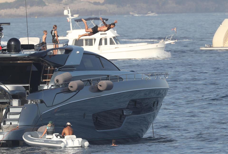  Free agent Zlatan Ibrahimovic dived into the sea while his lookalike waiting in the water