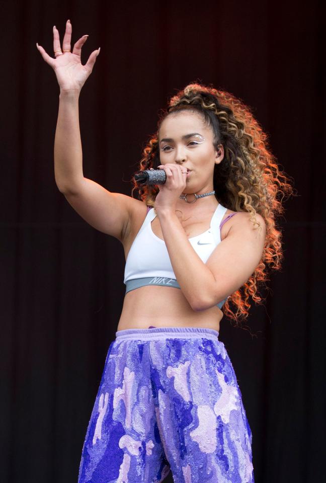  Ella Eyre has revealed how Loose Women helped her speak publicly about her father's death for the first time