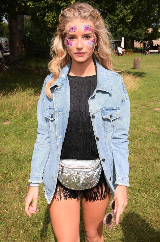  The Sun Online spotted Lottie partying with Elliot in V Festival's VIP area