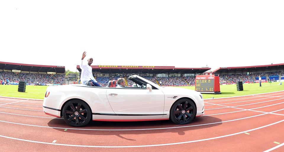 Mo Farah waves to the crowd in Birmingham ahead of his final UK race