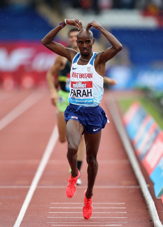 Mo Farah stormed to victory in the 3,000m at the Birmingham Grand Prix