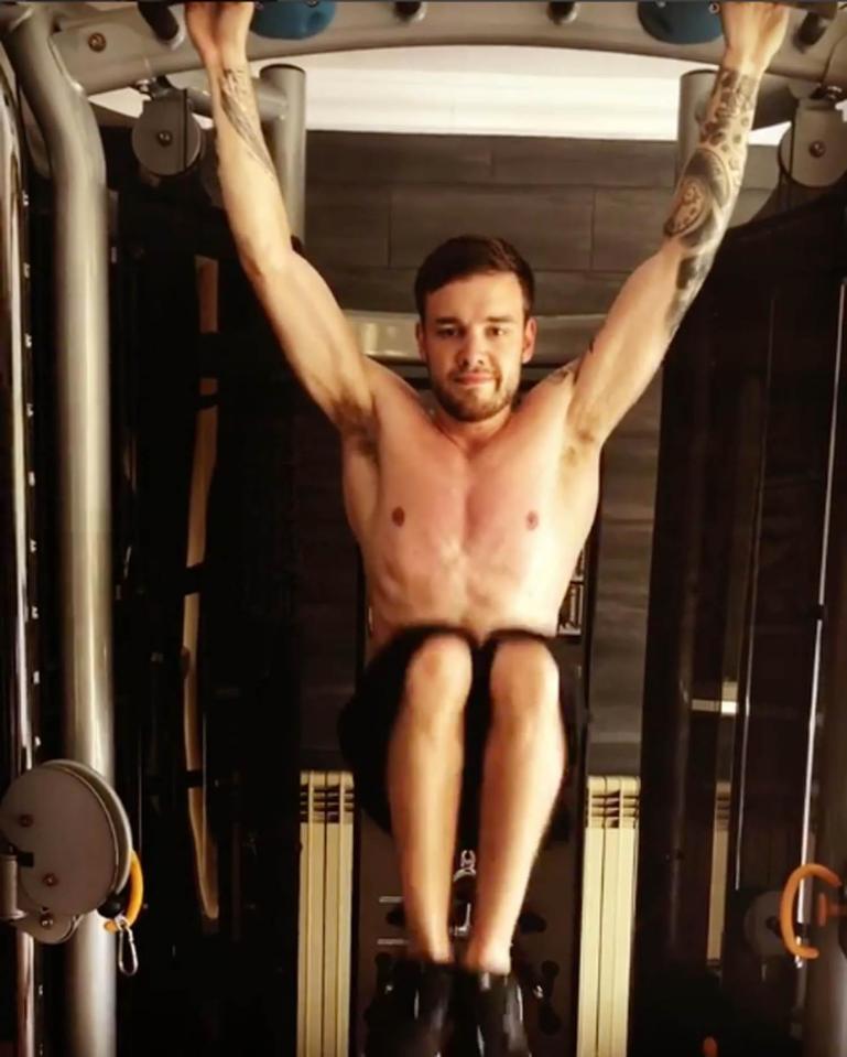  The singer showed off his toned abs has he practiced his chin-ups