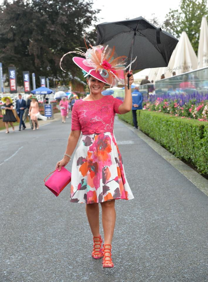  Rain didn't bother this jolly reveller who looked chic in a floral midi skirt and feathered hat