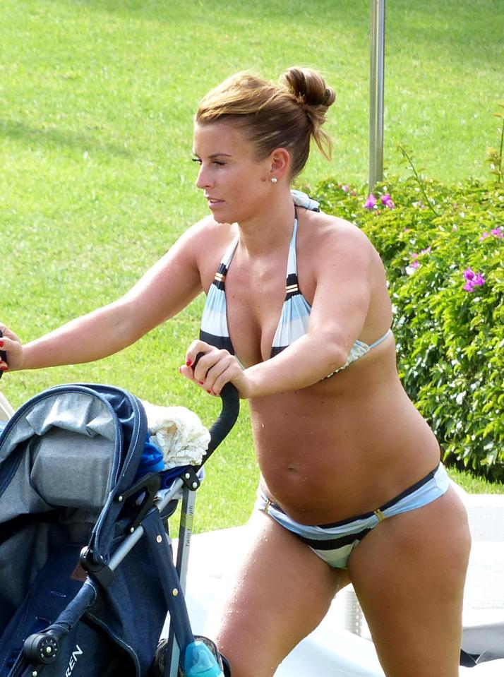  The mum-of-three pushed buggies poolside like a pro