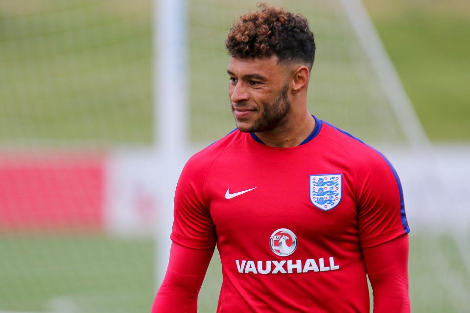 Chelsea fear Alex Oxlade-Chamberlain could still join Liverpool over them