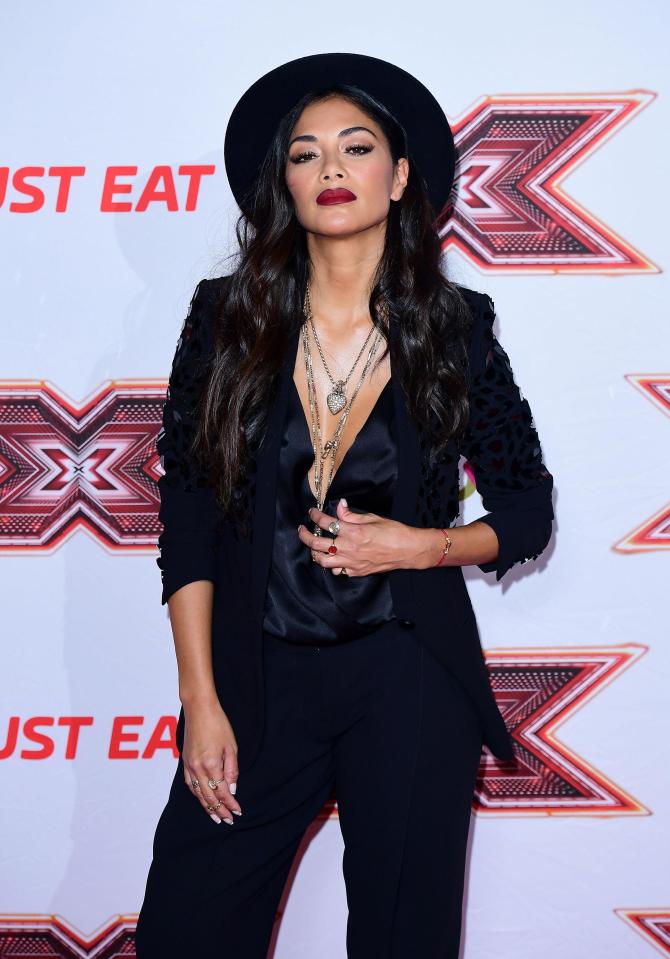  Nicole Scherzinger has hit back at Louis Walsh after he questioned her age