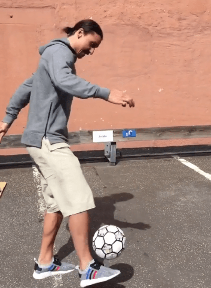  Zlatan Ibrahimovic looked a little bit rusty while pulling off some skills