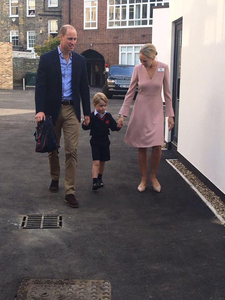  Prince George gripped his dad's hand tightly as he walked into his new school