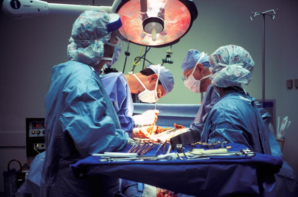  A kidney transplant is a major surgical procedure with a wide range of potential risks