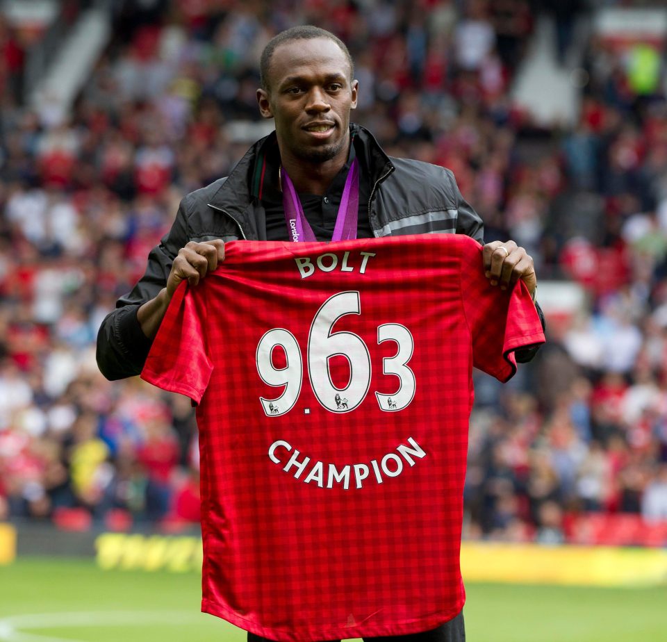 He was presented with a specialised shirt by the Red Devils to mark his retirement